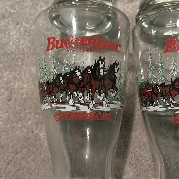 Set of 4 Budweiser Clydesdales Winter Beer Glasses - Picture 2 of 3